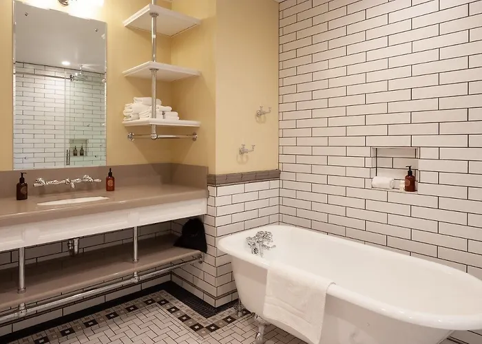 Hot Springs Hotel 3*